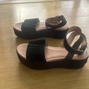 NWOT Black suede Platform Sandals